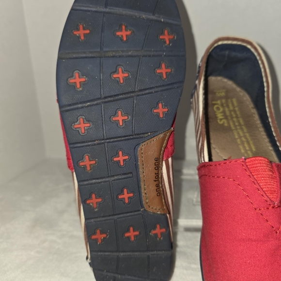 Toms Patriotic Red and Blue Moccasins - Picture 5 of 16